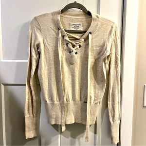 Abercrombie & Fitch Detailed V-Neck Sweater